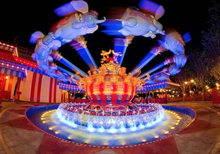 fantasyland_dumbo_night_disneyland