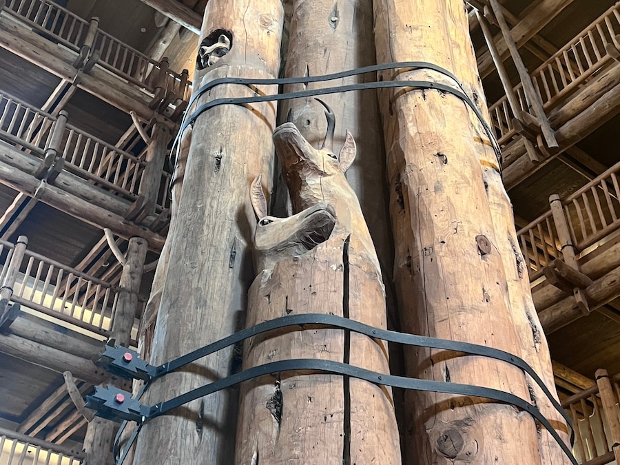 Disney's Wilderness Lodge lobby details, carved figures