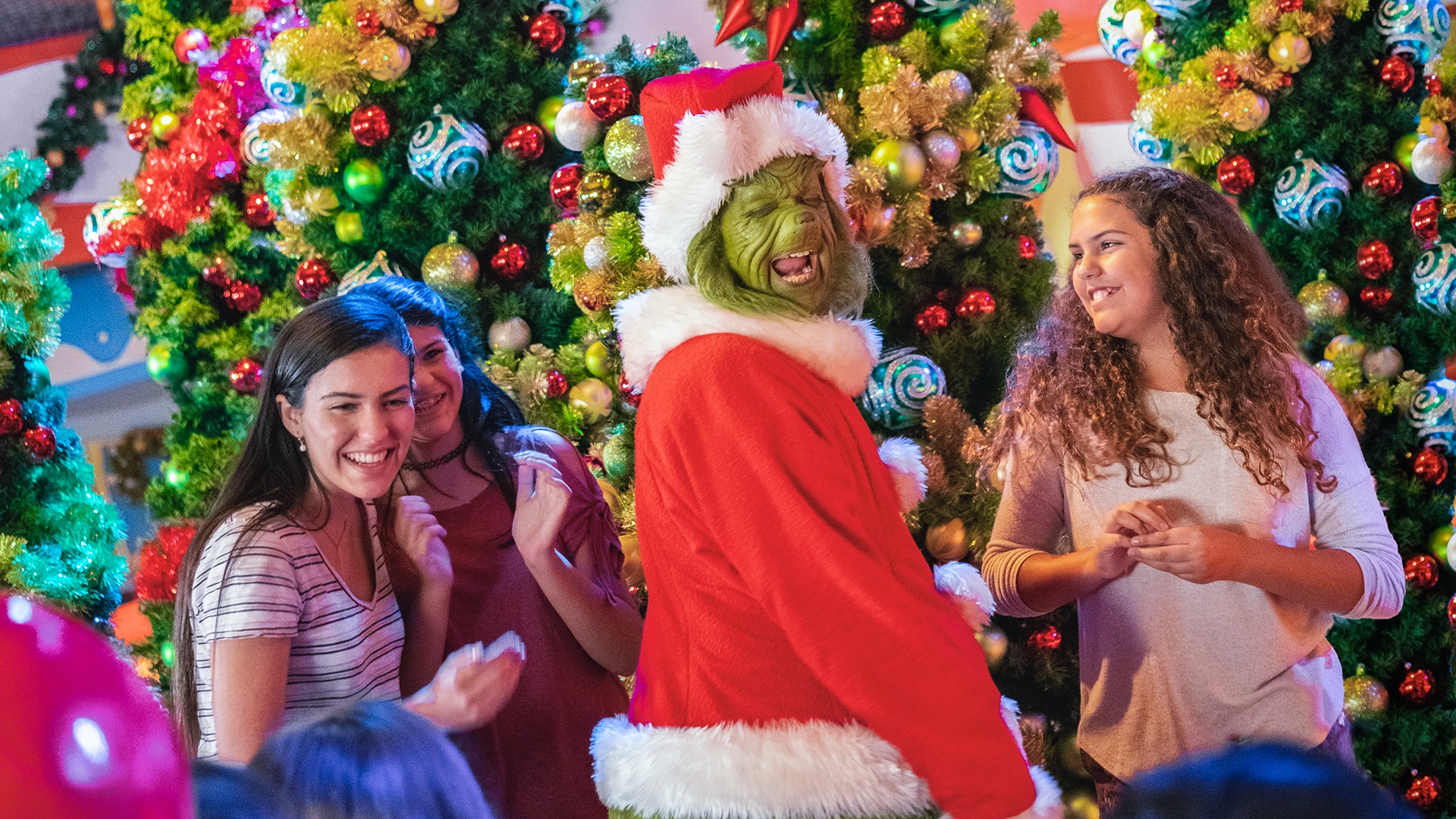 01_The Grinch & Friends Character Breakfast