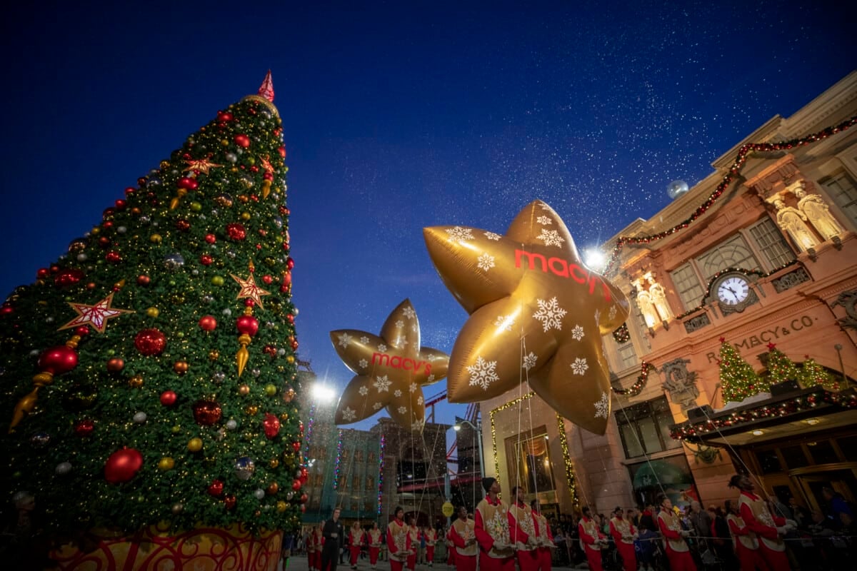 Universal Holidays Parade