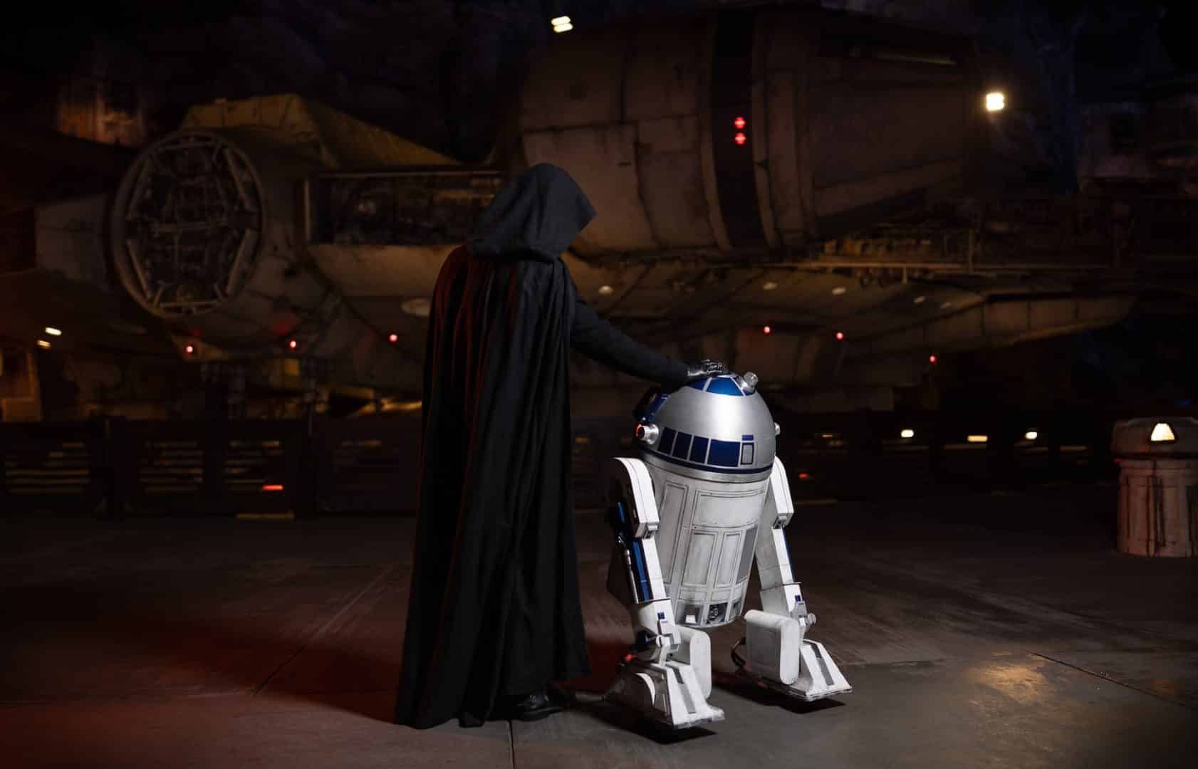 Star Wars: Galaxy’s Edge, a shadowy visitor on Batuu