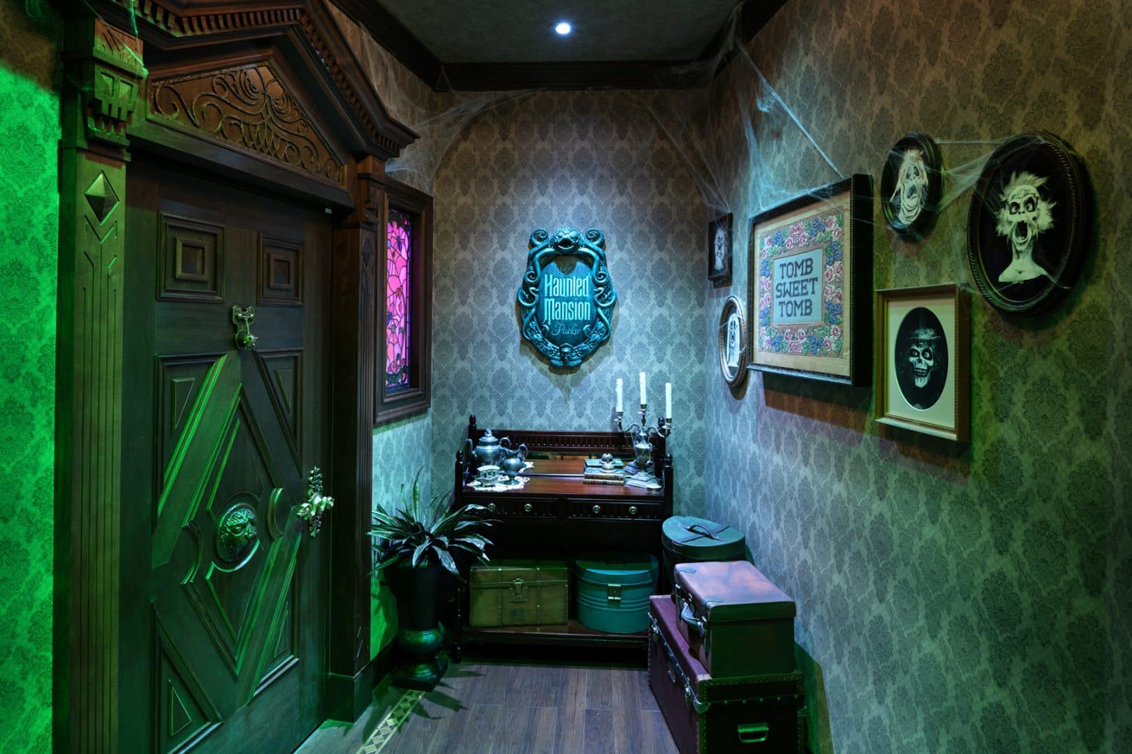 The Haunted Mansion Parlor onboard the Disney Treasure