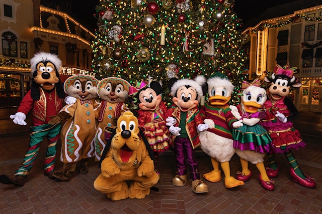 Holiday Magic Returns to Disneyland Resort with Festive Fun from Nov 14 2025 to Jan 7 2026