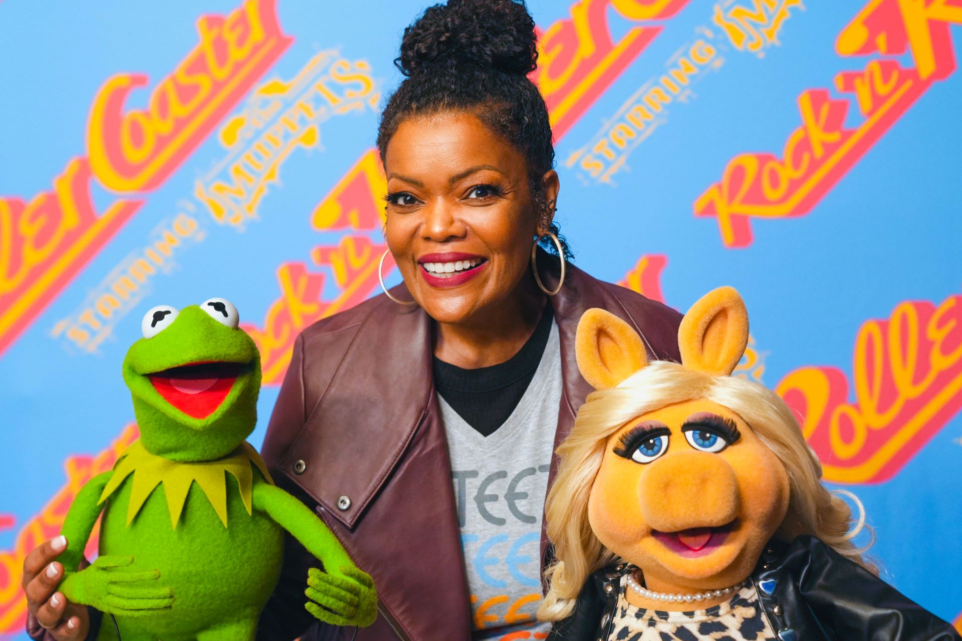 YvetteNicoleBrownwithTheMuppets | The Main Street Mouse Yvette Nicole Brown with The Muppets