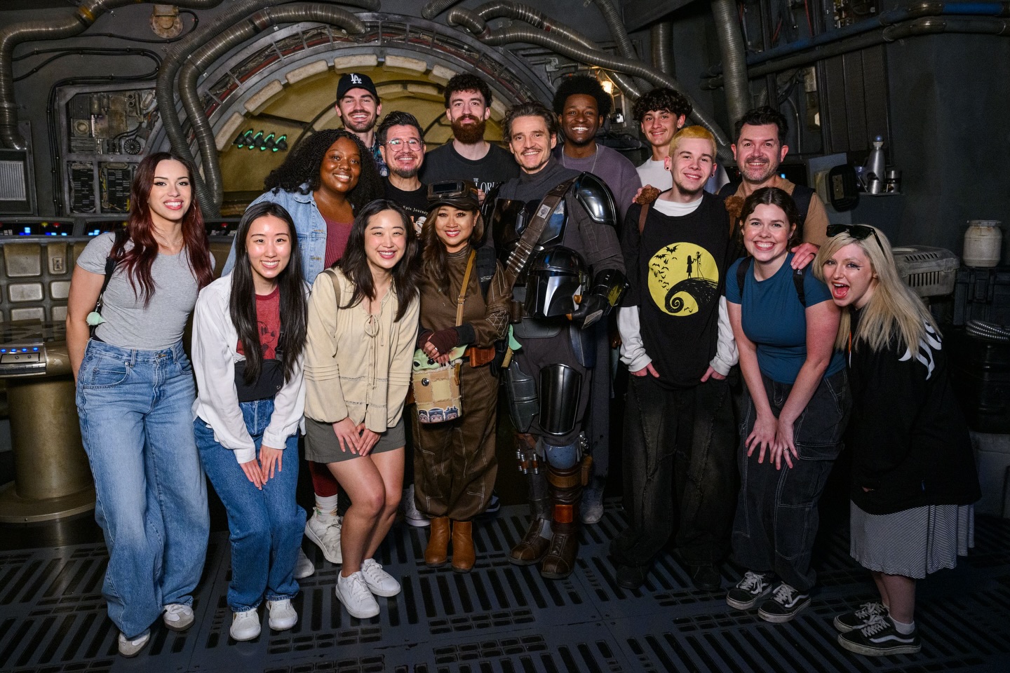 Pedro Pascal surprises Fans at Galaxys Edge Disneyalnd | The Main Street Mouse Pedro Pascal Surprises Fans at Galaxy's Edge Disneyalnd