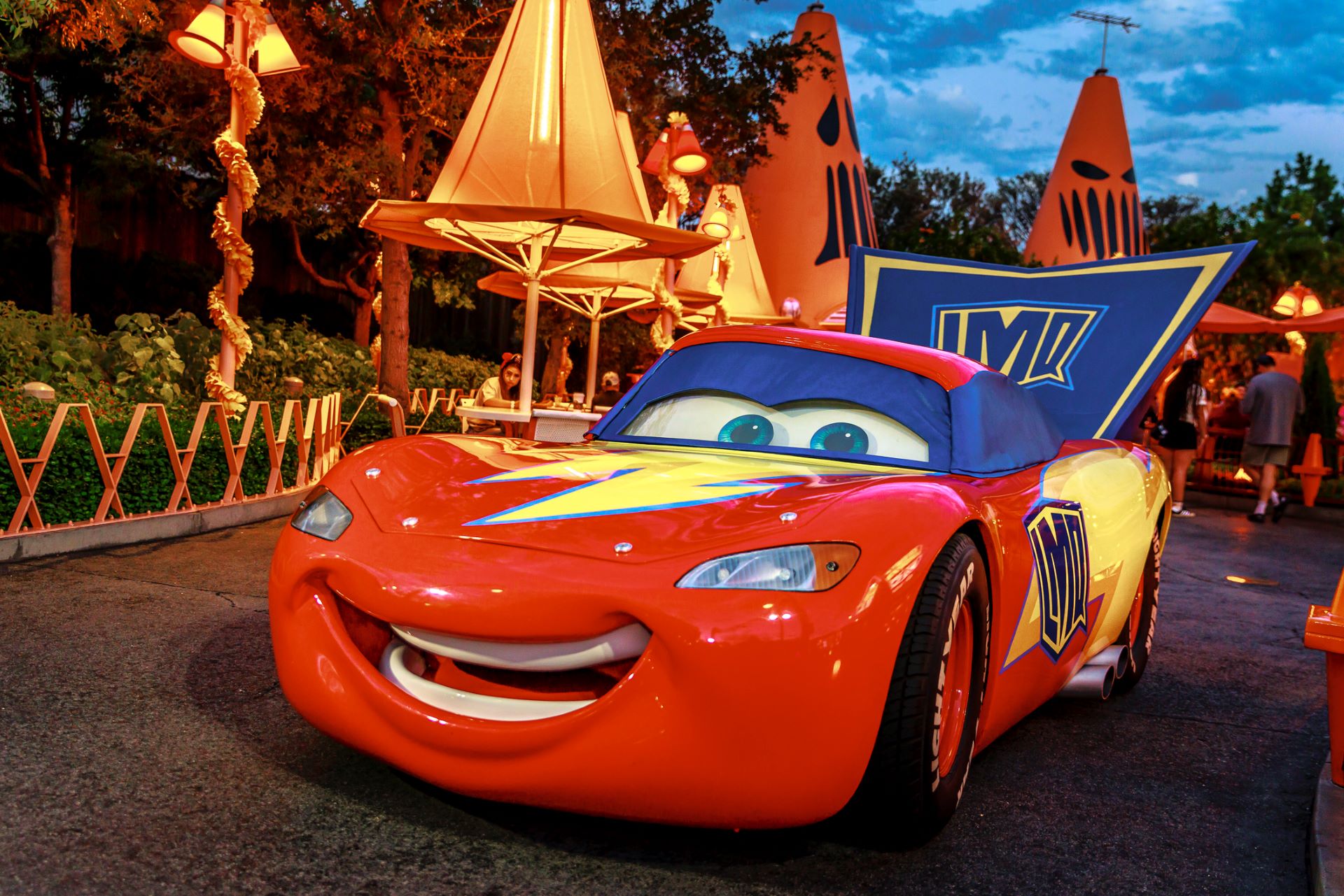 LightningMcQueeninCarsLand | The Main Street Mouse Lightning mcqueen in cars land
