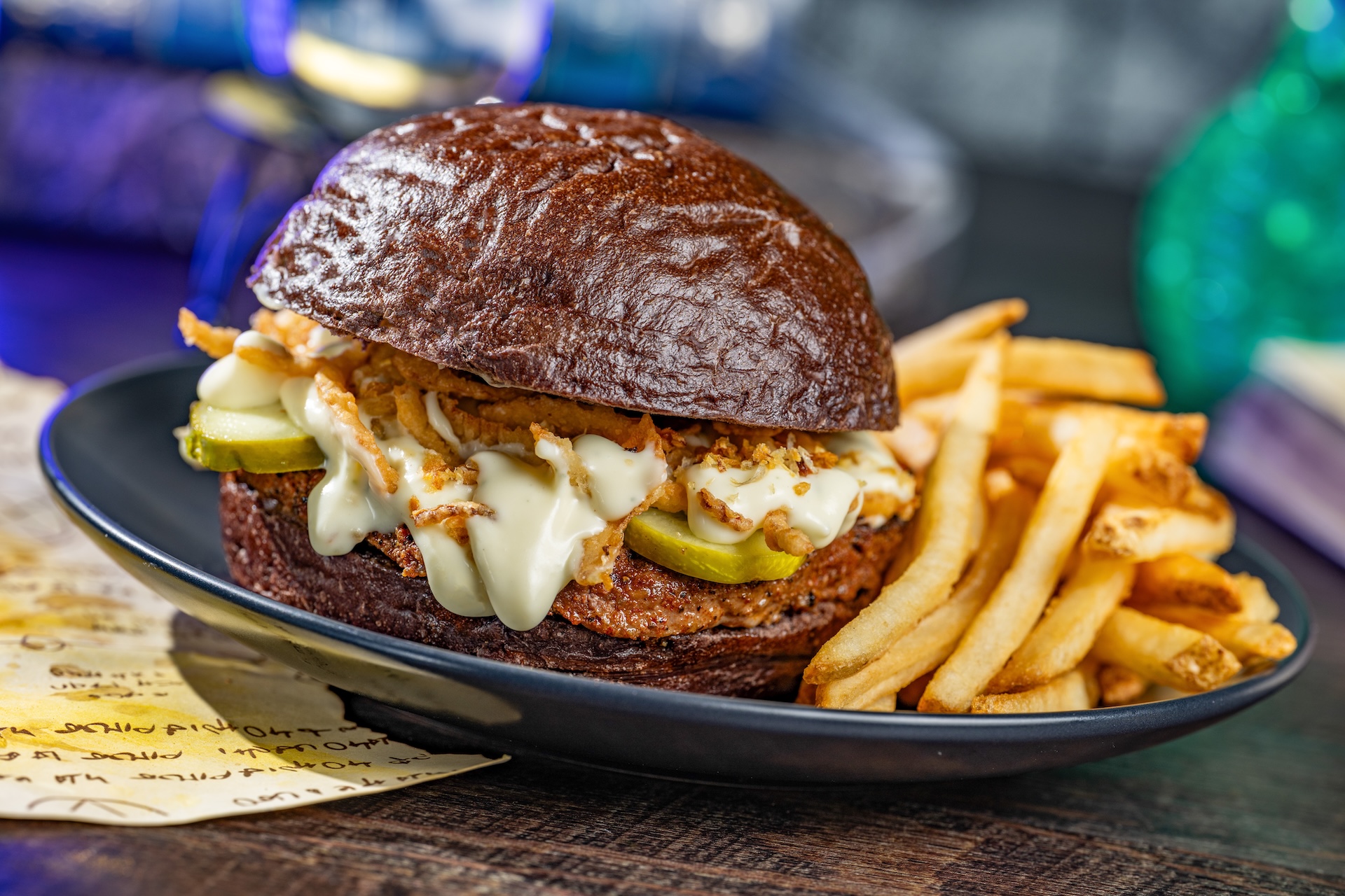 2026WDWMNSSHPFoodieGuideGarlicButterBurger | The Main Street Mouse 2026 wdw mnsshp foodie guide garlicbutterburger