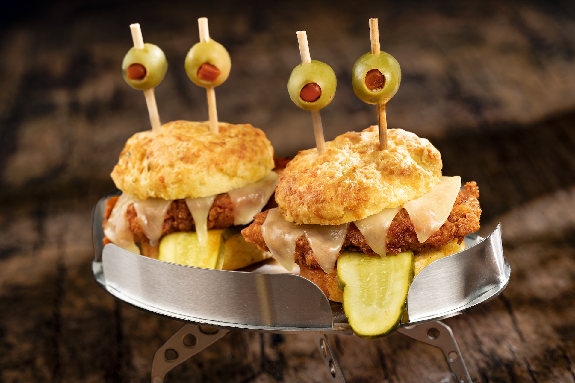 2026 wdw resorts springs halloween foodie guide aliensliders
