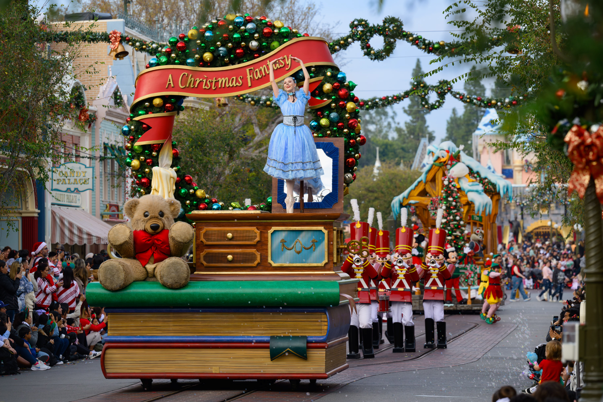 AChristmasFantasyParade | The Main Street Mouse A christmas fantasy parade