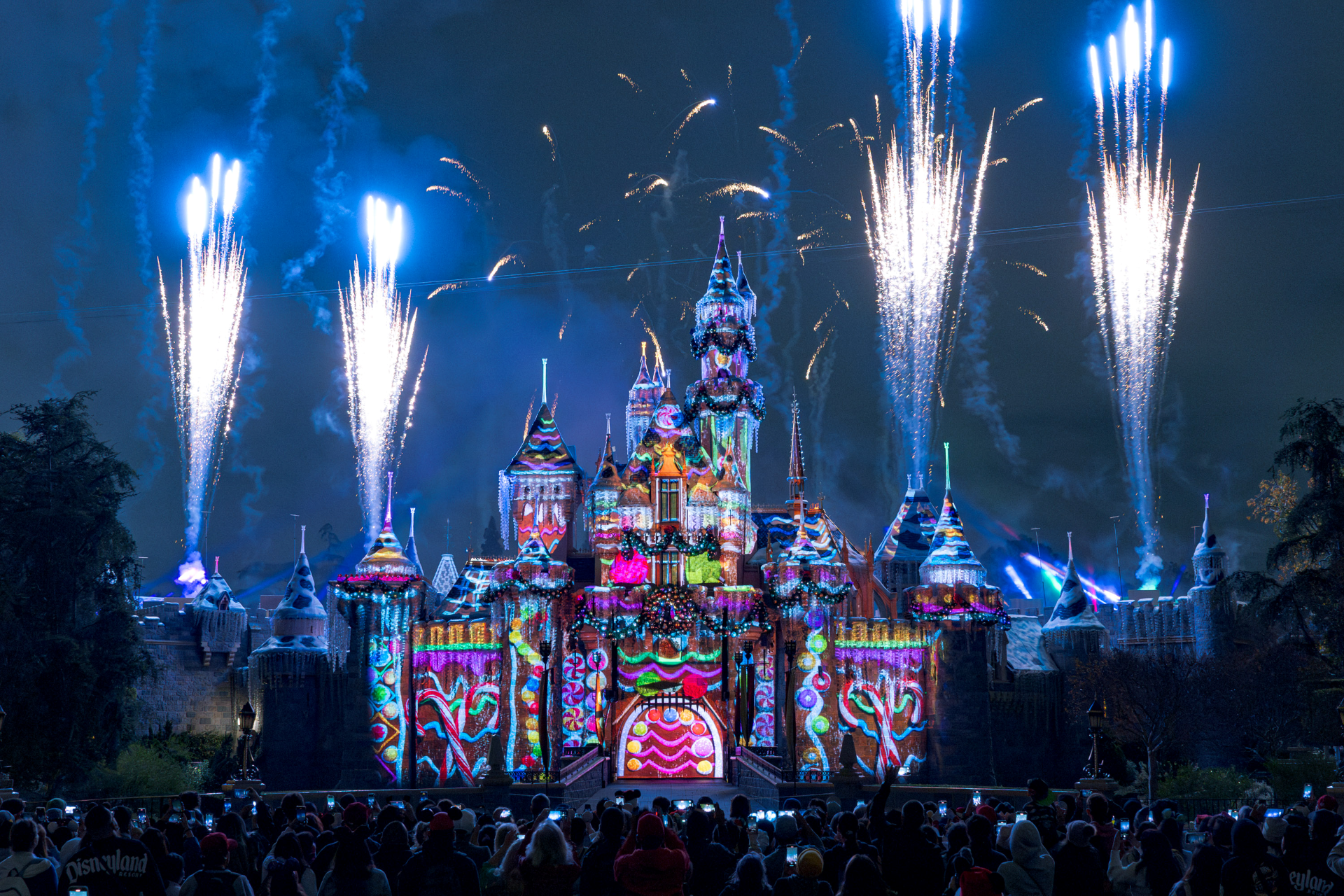 ChristmasFireworksDisneyland | The Main Street Mouse Christmas fireworks disneyland