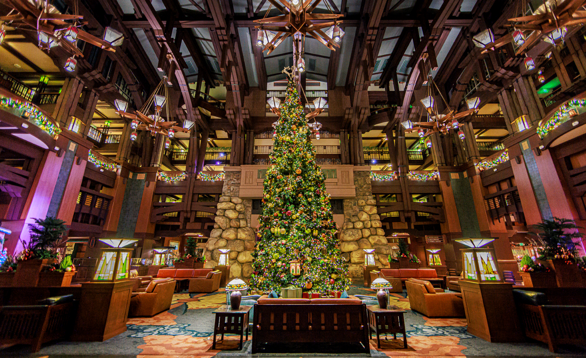 ChristmasTreeGrandCalifornian | The Main Street Mouse Christmas tree grand californian