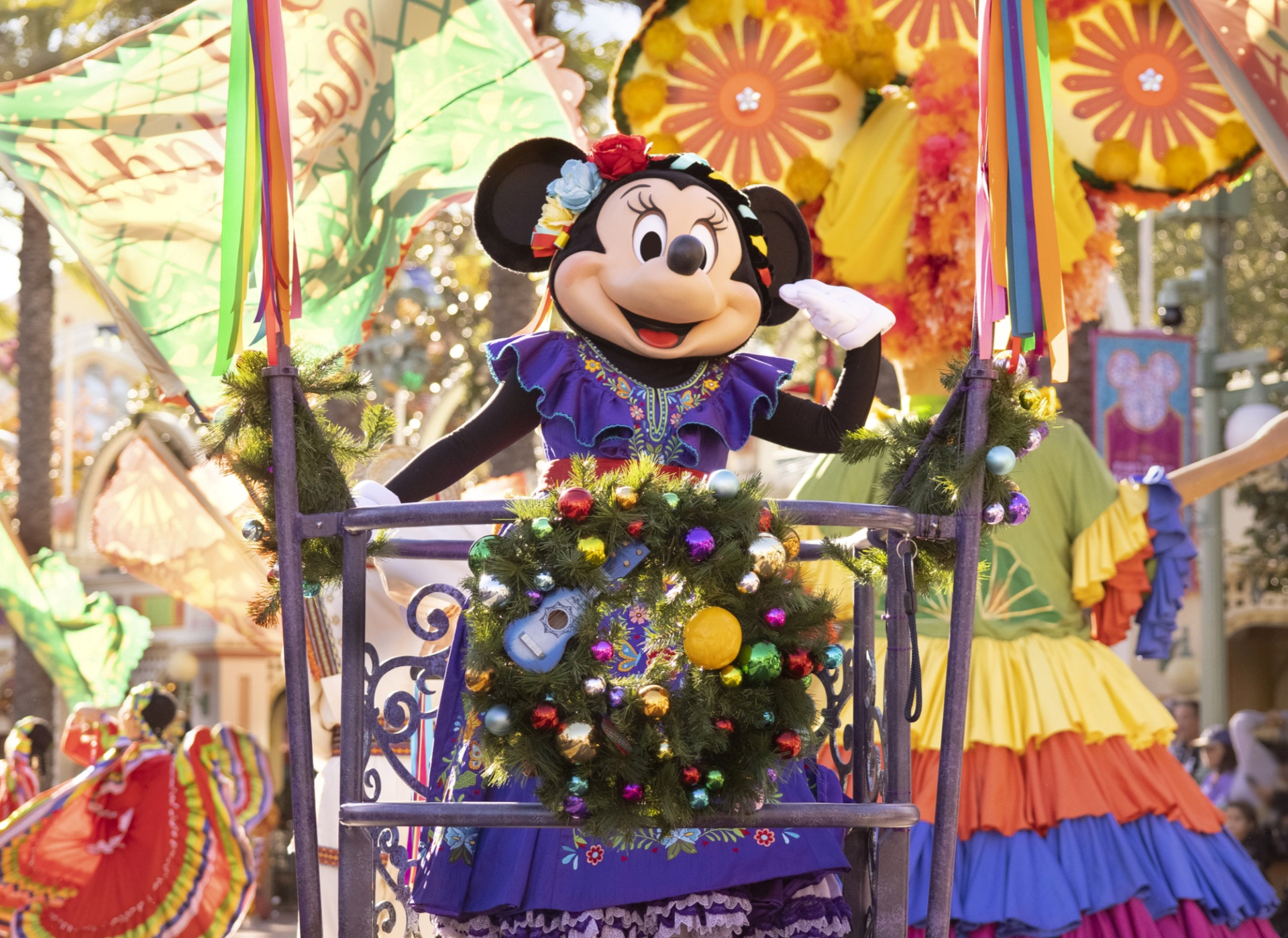 VivaNavidad | The Main Street Mouse