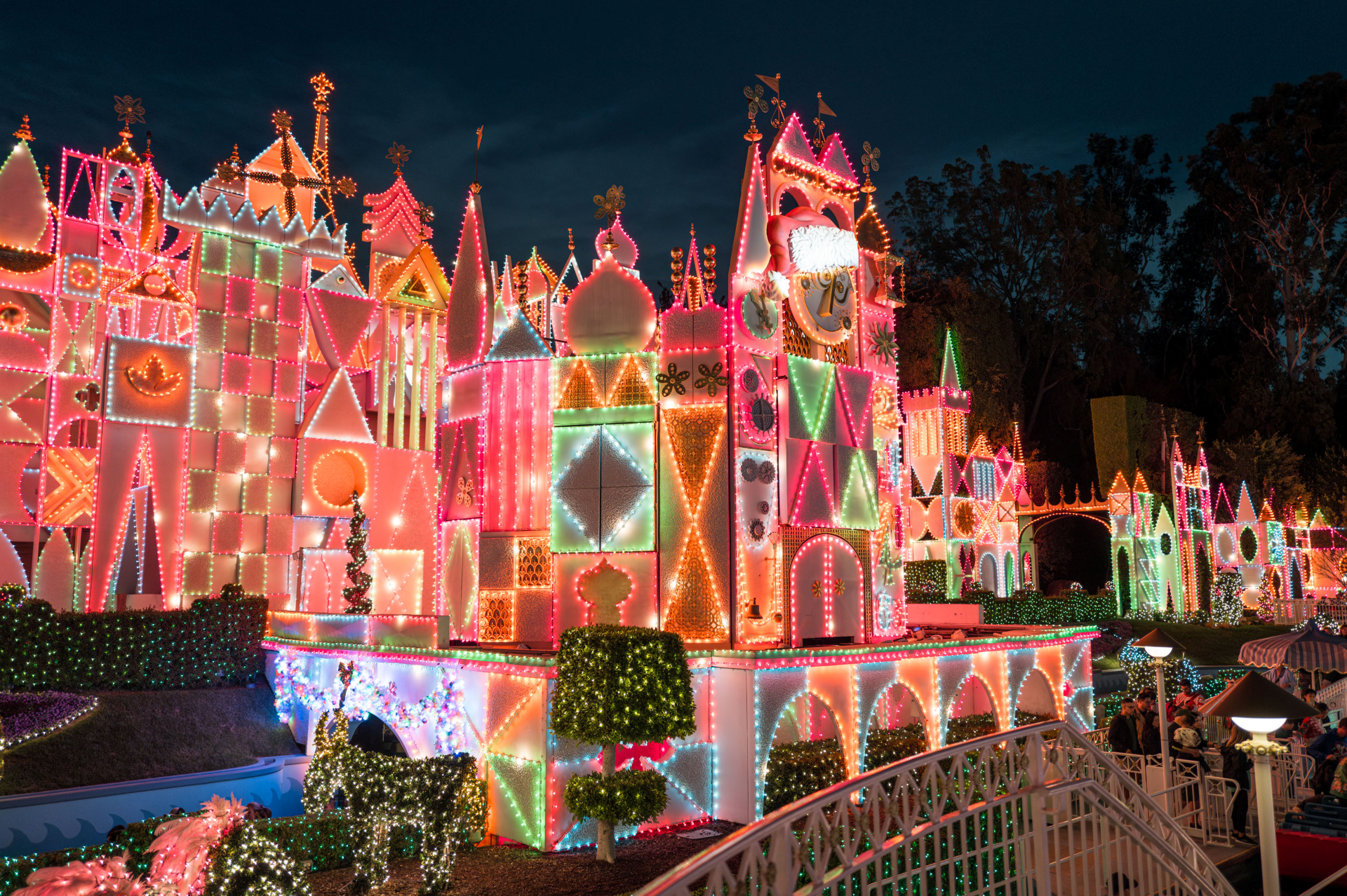 itsasmallworldHolidayDisneyland | The Main Street Mouse Its a small world holiday disneyland