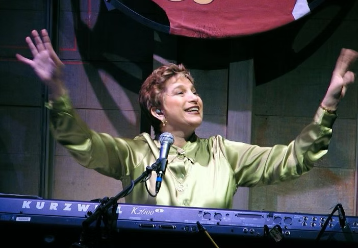 Carol Piano Player Caseys Corner | The Main Street Mouse Carol Piano Player Casey's Corner