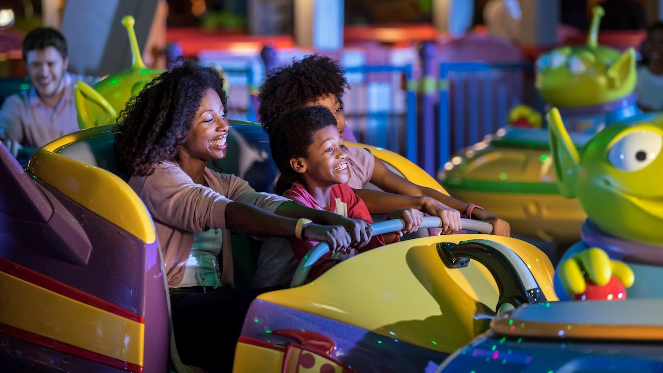 AlienSwirlingSaucersatDisneyWorld | The Main Street Mouse Alien swirling saucers at disney world