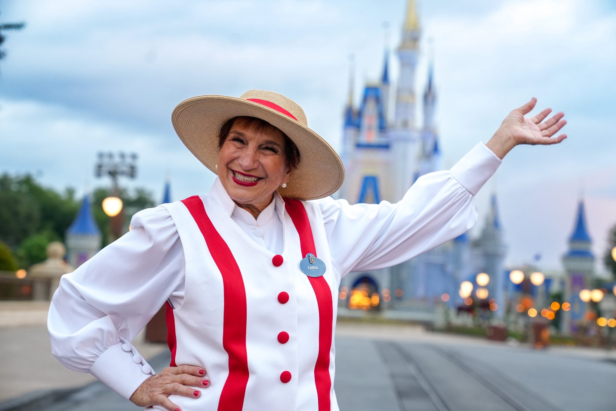 Carol Piano Player Caseys Corner2 | The Main Street Mouse Carol Piano Player Casey's Corner2