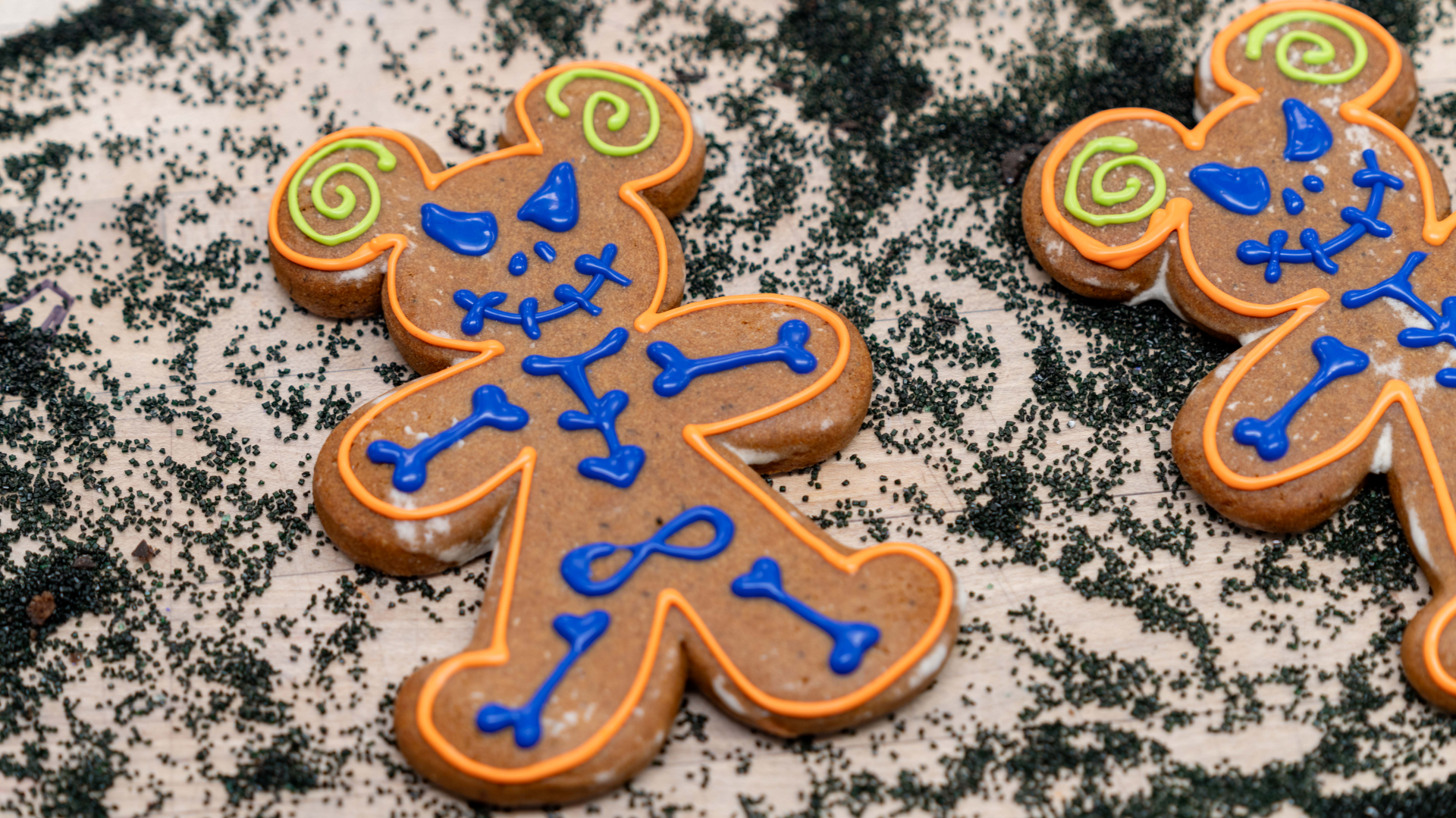 HalloweenGingerbreadSkeletonCookie | The Main Street Mouse Halloween gingerbread skeleton cookie