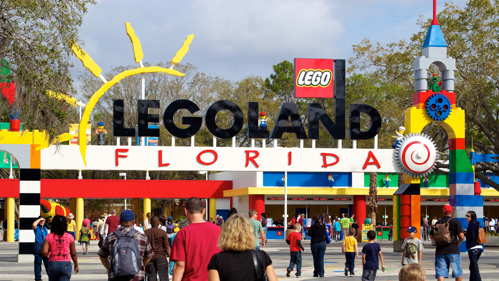 Free Admission for Military Veterans and First Responders at LEGOLAND Florida SEA LIFE Orlando and Madame Tussauds This Fall | The Main Street Mouse Free Admission for Military Veterans and First Responders at Legoland Florida Sea Life Orlando and Madame Tussauds This Fall