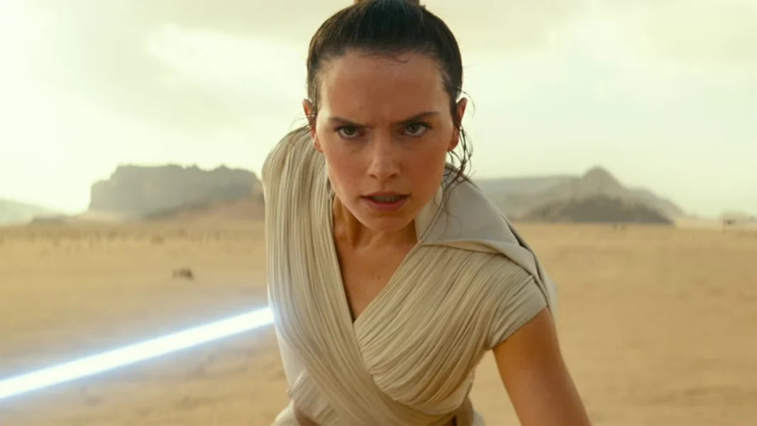 Daisey Ridley Rey Skywalker | The Main Street Mouse Daisey Ridley Rey Skywalker