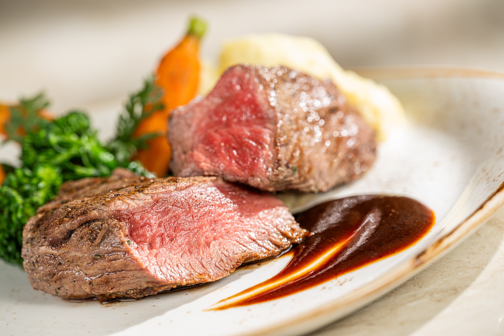 WDWSSTurfClubCharGrilledButcherSTeakSTYLIZED0914260235HF | The Main Street Mouse Wdw ss turfclub chargrilledbutchersteak stylized 091426 0235 hf