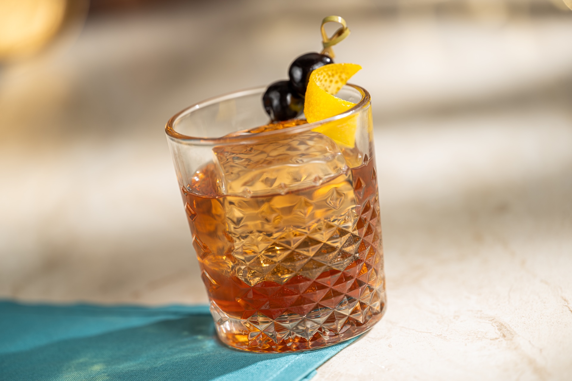 WDWSSTurfClubNewYorkOldFashionedSTYLIZED0914260184SA | The Main Street Mouse Wdw ss turfclub newyorkoldfashioned stylized 091426 0184 sa
