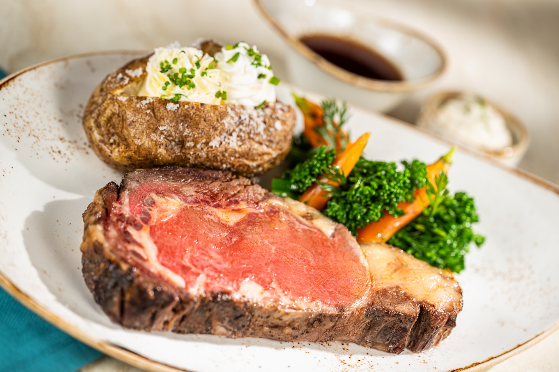 WDWSSTurfClubSlowRoastedPrimeRibSTYLIZED0914260262HF | The Main Street Mouse Wdw ss turfclub slowroastedprimerib stylized 091426 0262 hf