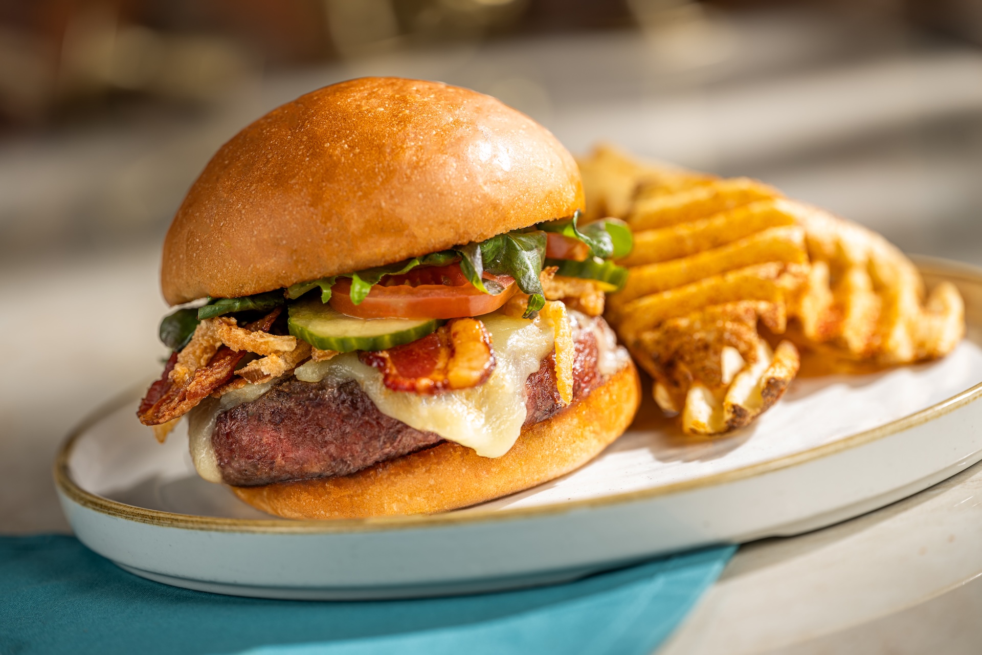 WDWSSTurfClubTurfClubBurgerSTYLIZED0914260210SA | The Main Street Mouse Wdw ss turfclub turfclubburger stylized 091426 0210 sa