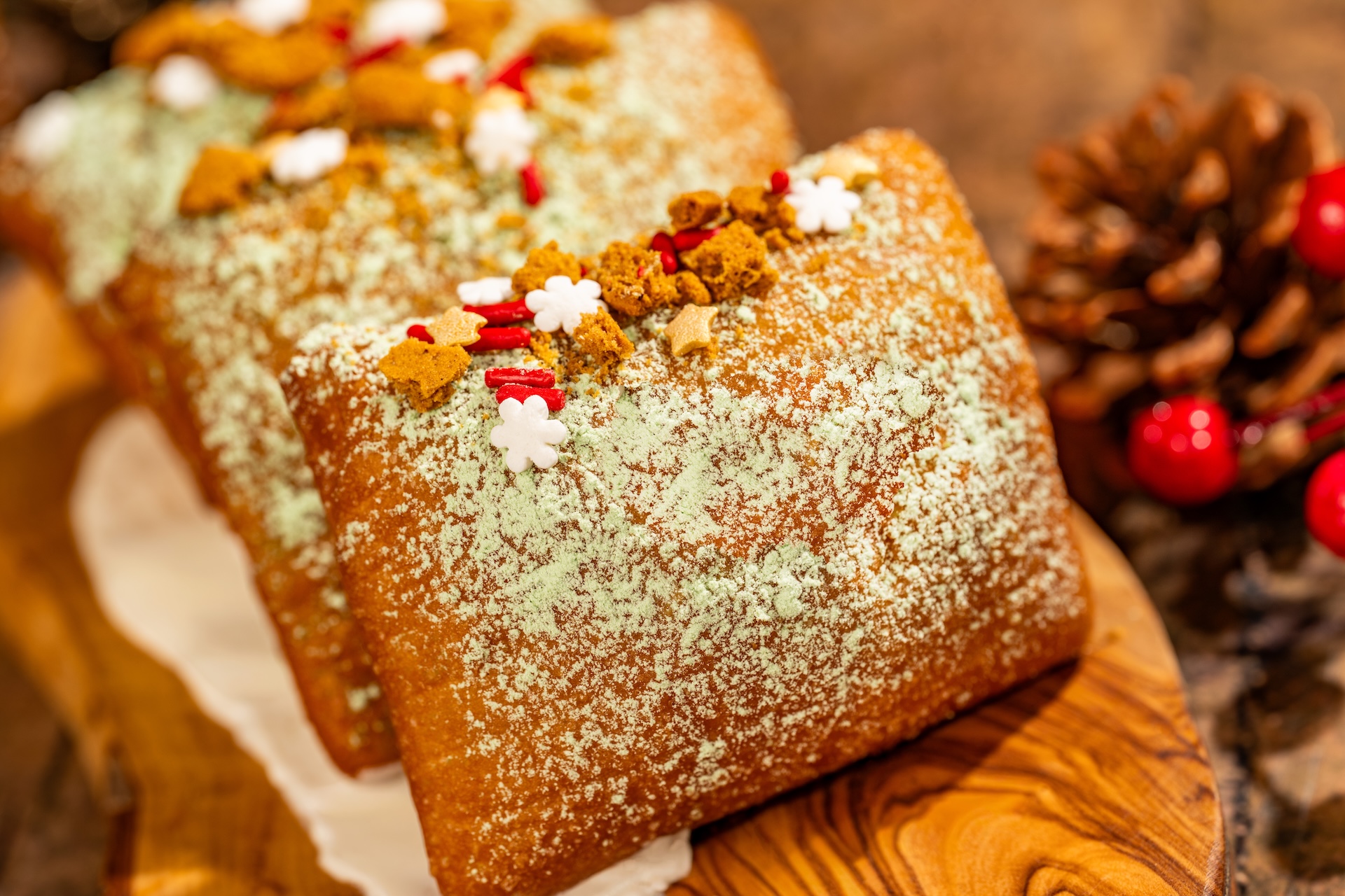 Gingerbread Cheesecake Beignets at Golden Oak Outpost | The Main Street Mouse Gingerbread Cheesecake Beignets at Golden Oak Outpost