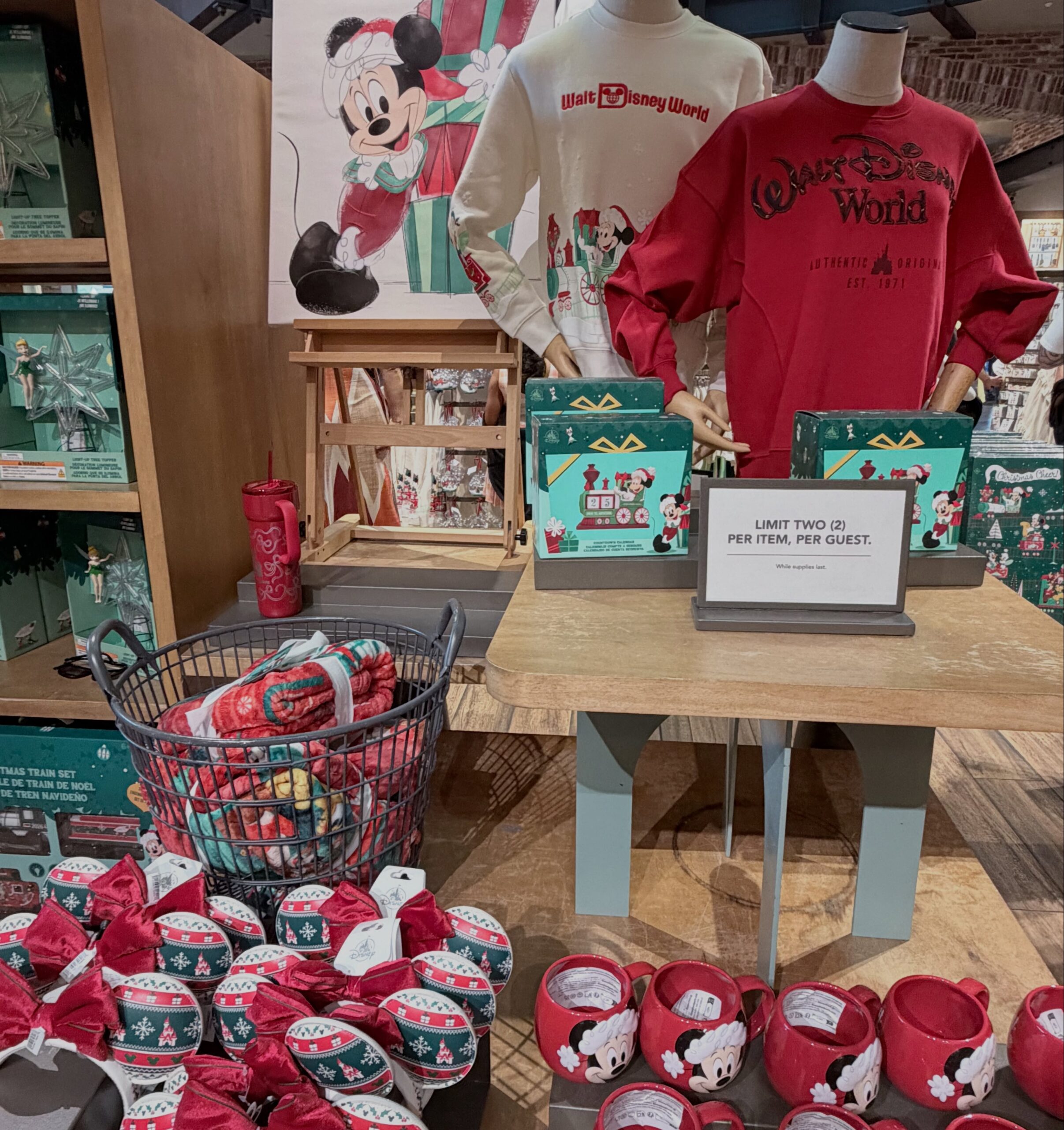 Christmas Display | The Main Street Mouse Christmas Display