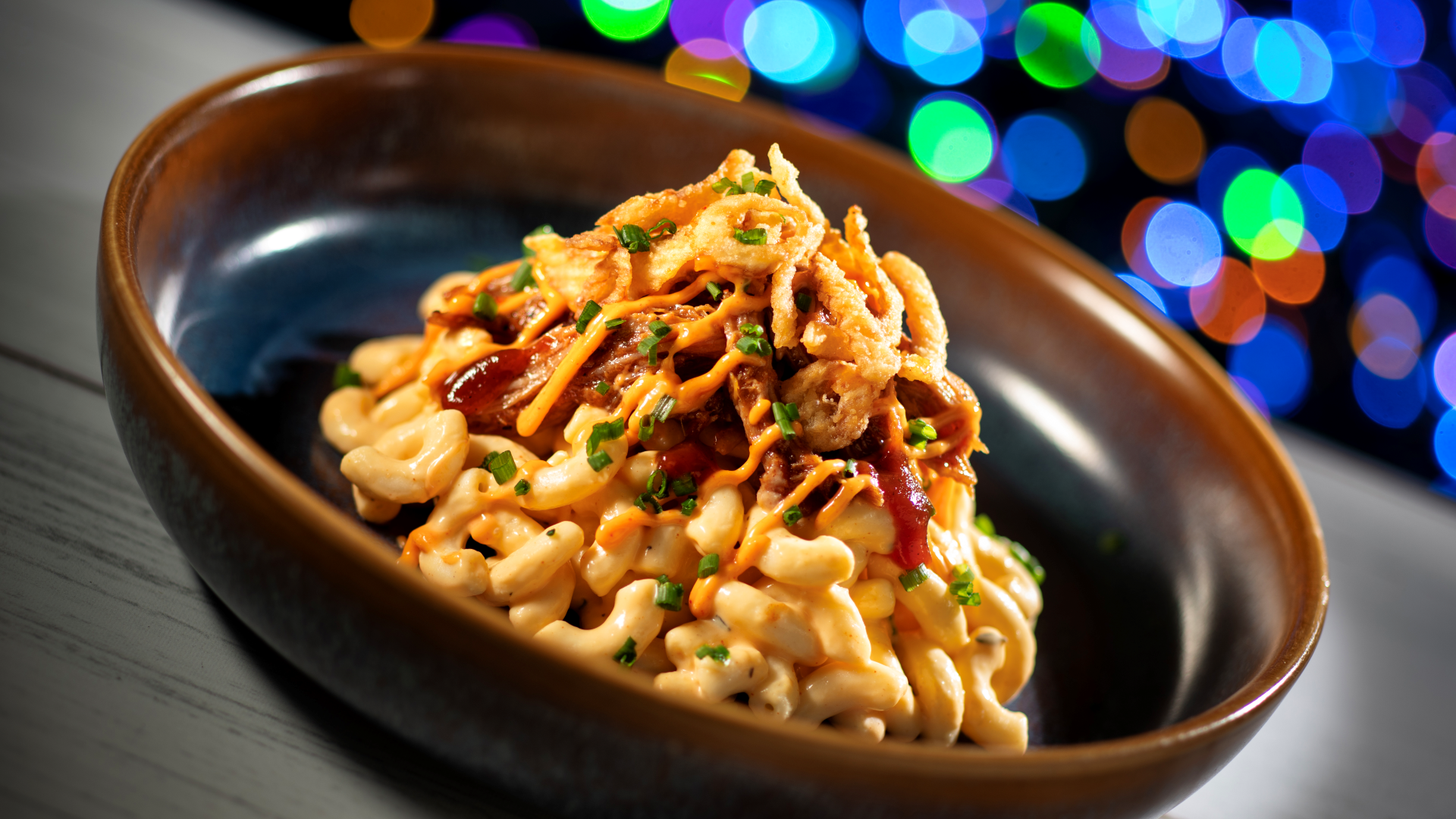 Hickory Holiday Mac and cheese with barbecue pork at Backlot Express during Jollywood Nights | The Main Street Mouse Hickory Holiday Mac and Cheese with Barbecue Pork at Backlot Express During Jollywood Nights