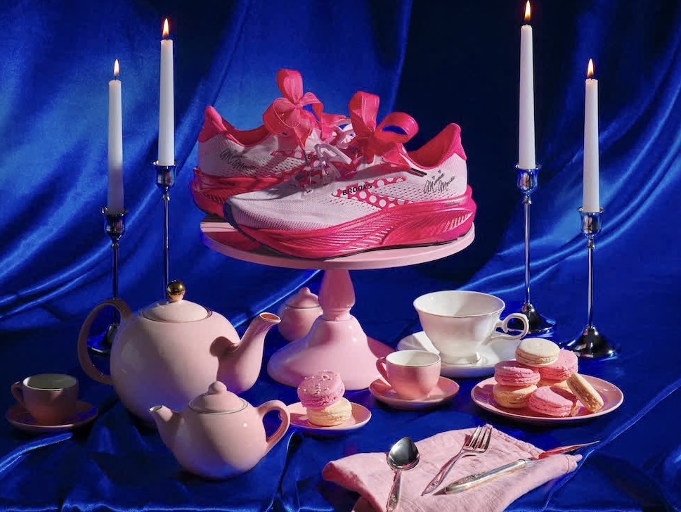 Brooks Ghost 18 Minnie Mouse Rundisney Shoe in Pink with Polka Dots and Bow