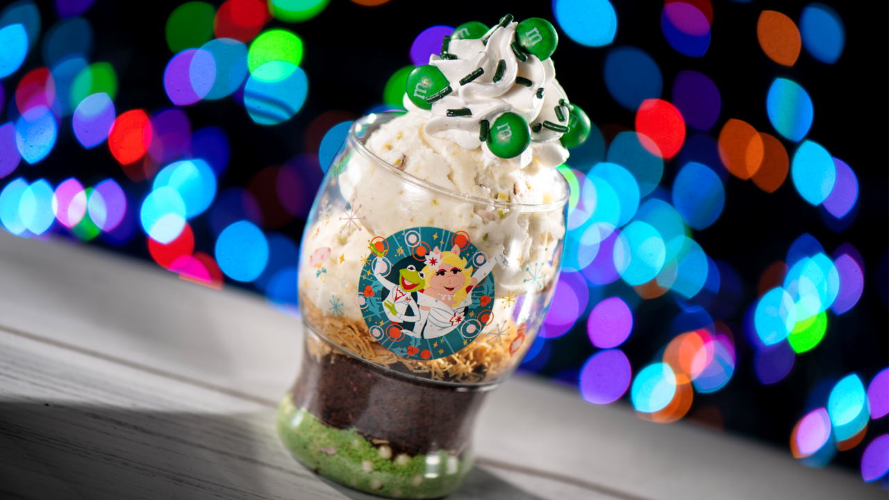 Kermit ChocolatePistachio Sundae in a souvenir cup at Disney Jollywood Nights 2026 | The Main Street Mouse Kermit Chocolate pistachio Sundae in a Souvenir Cup at Disney Jollywood Nights 2026