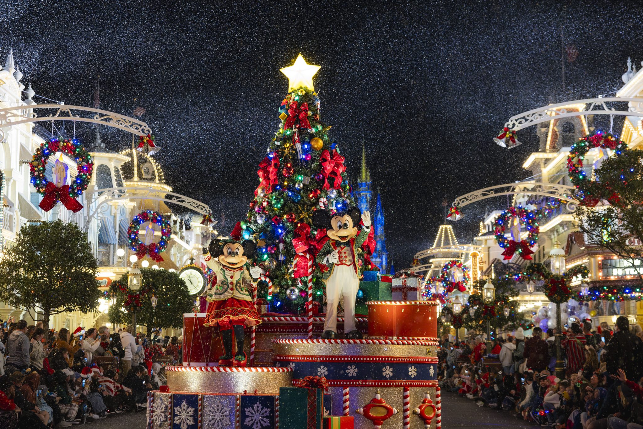 MickeyandMinnieattheMVMCPParade2048x1365 | The Main Street Mouse Mickey and Minnie in Mickey's Once Upon a Christmastime Parade at Magic Kingdom