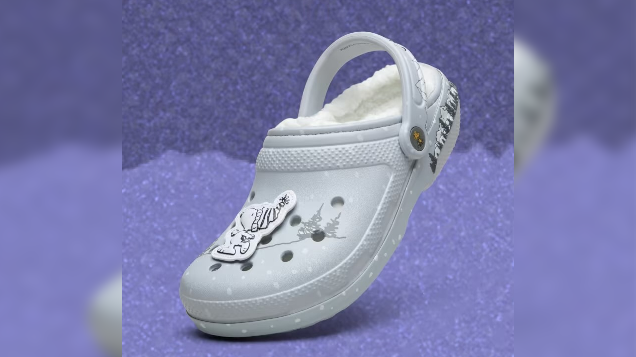 Peanuts Holiday Crocs Lined Clog with Snoopy and Charlie Brown Snowy Winter Print and Jibbitz Charms
